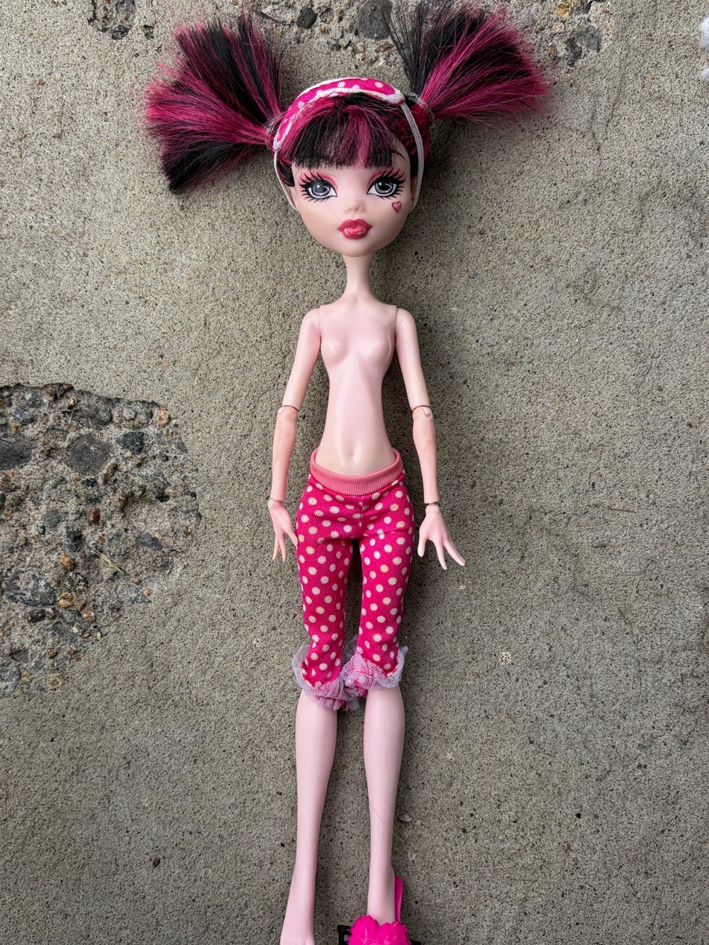 draculaura dead tired momster high doll with elastics